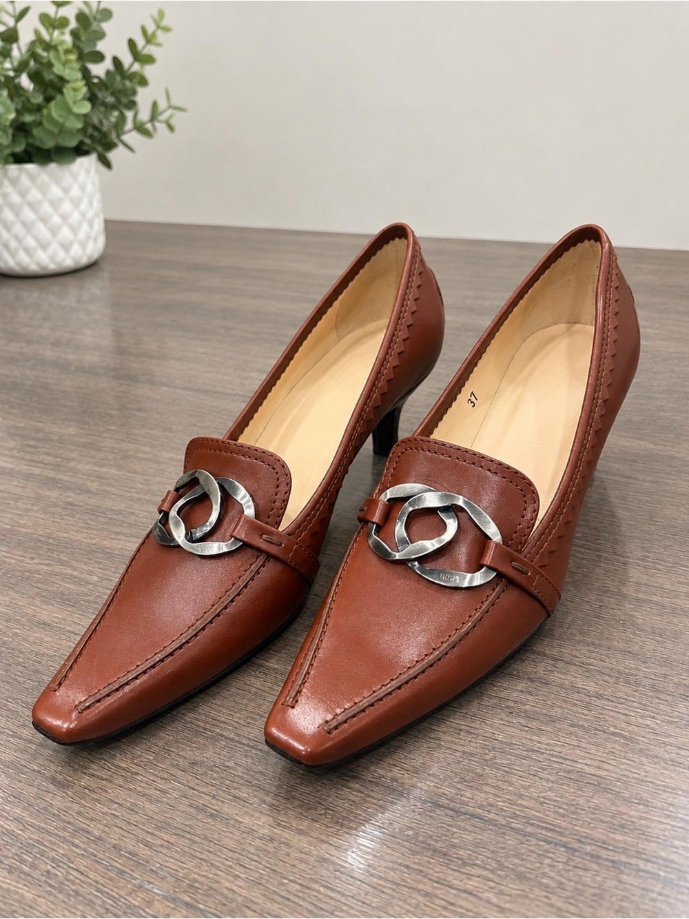 Tod’s Brown Leather Loafer Pumps Made in Italy – Silver Buckle – EU 37
